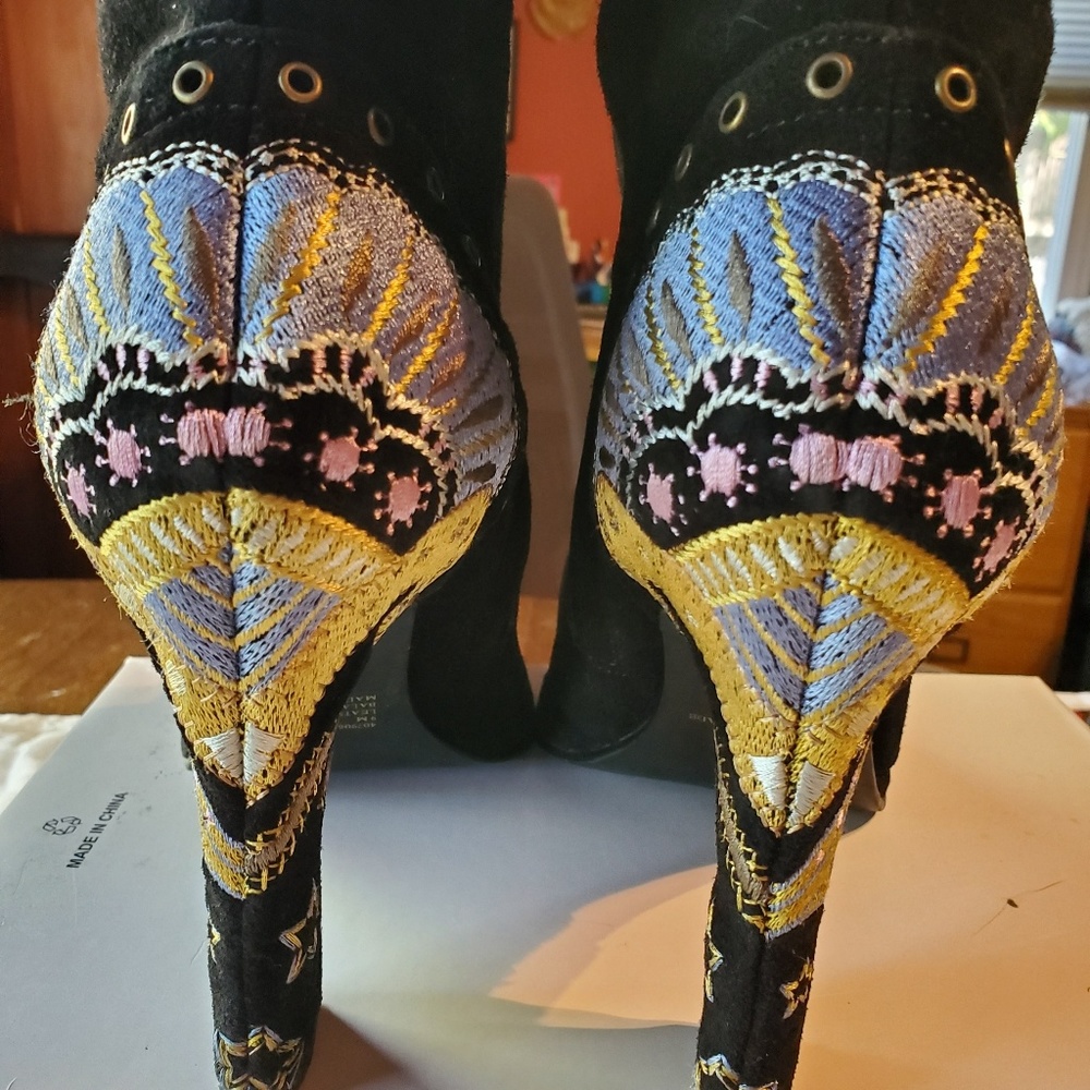Johnny Was like | EMBROIDERED *REAL* SUEDE BOOTS | 9 | Black | 4" Heel | VINTAGE - Picture 1 of 8